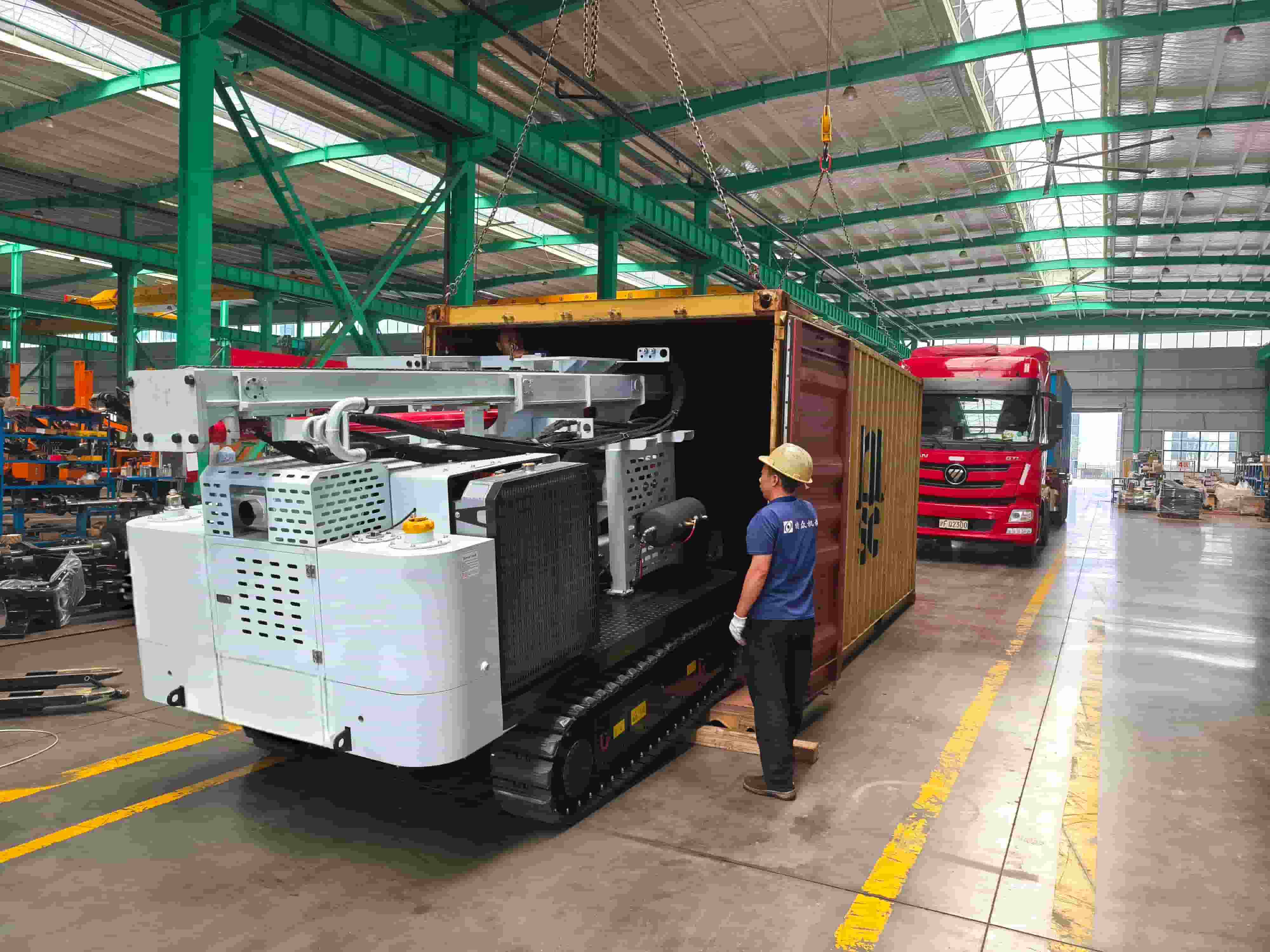TZ536 Solar Pile Driver with Euro V Cummins Engine & Self-Cleaning Function Shipped to Italy