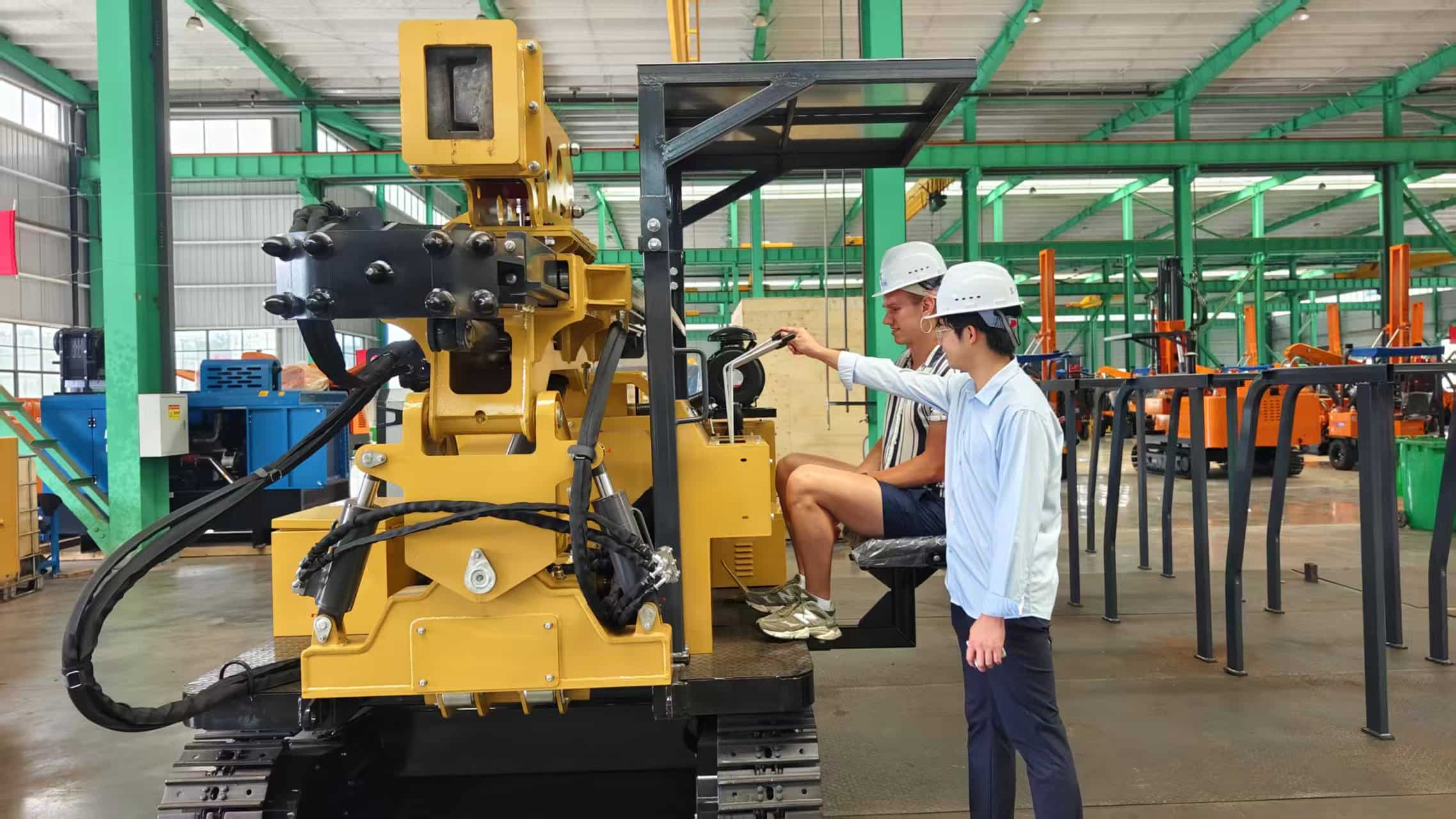 UK Clients Visits Anhui Tezhong Machinery: Solar Pile Drivers Win Acclaim​