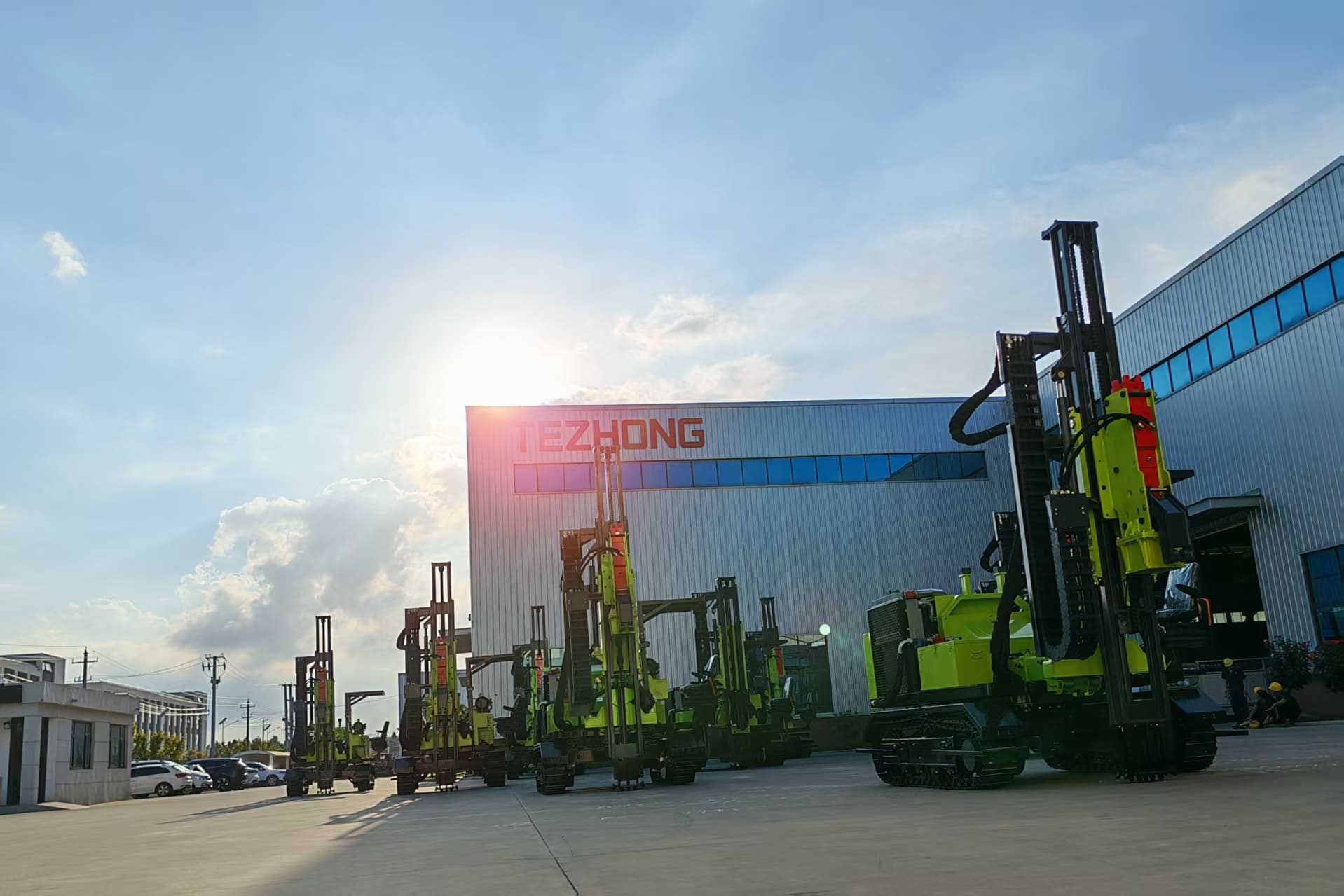 Significant Breakthrough in Middle East Market: TeZhong Machinery Delivers 10 Units of TZ536 Solar Pile Drivers to Saudi Arabia